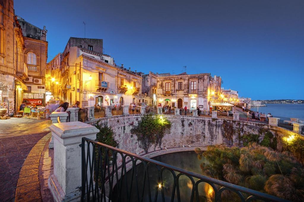 סירקוזה Amuni' Sicily Guest House מראה חיצוני תמונה